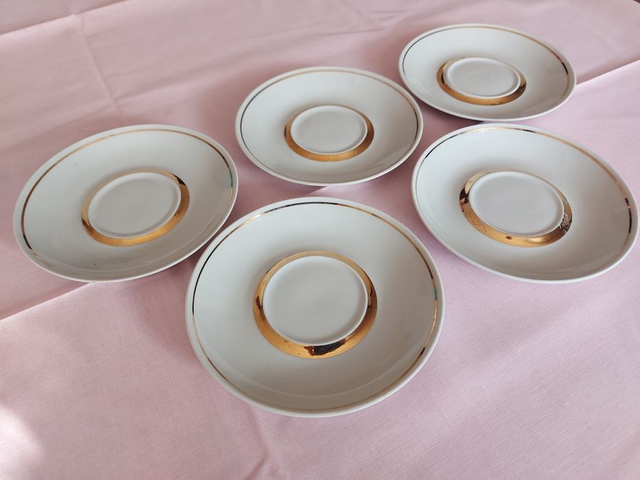 Talerzyki deserowe z paskiem koloru złotego- 5 sztuk