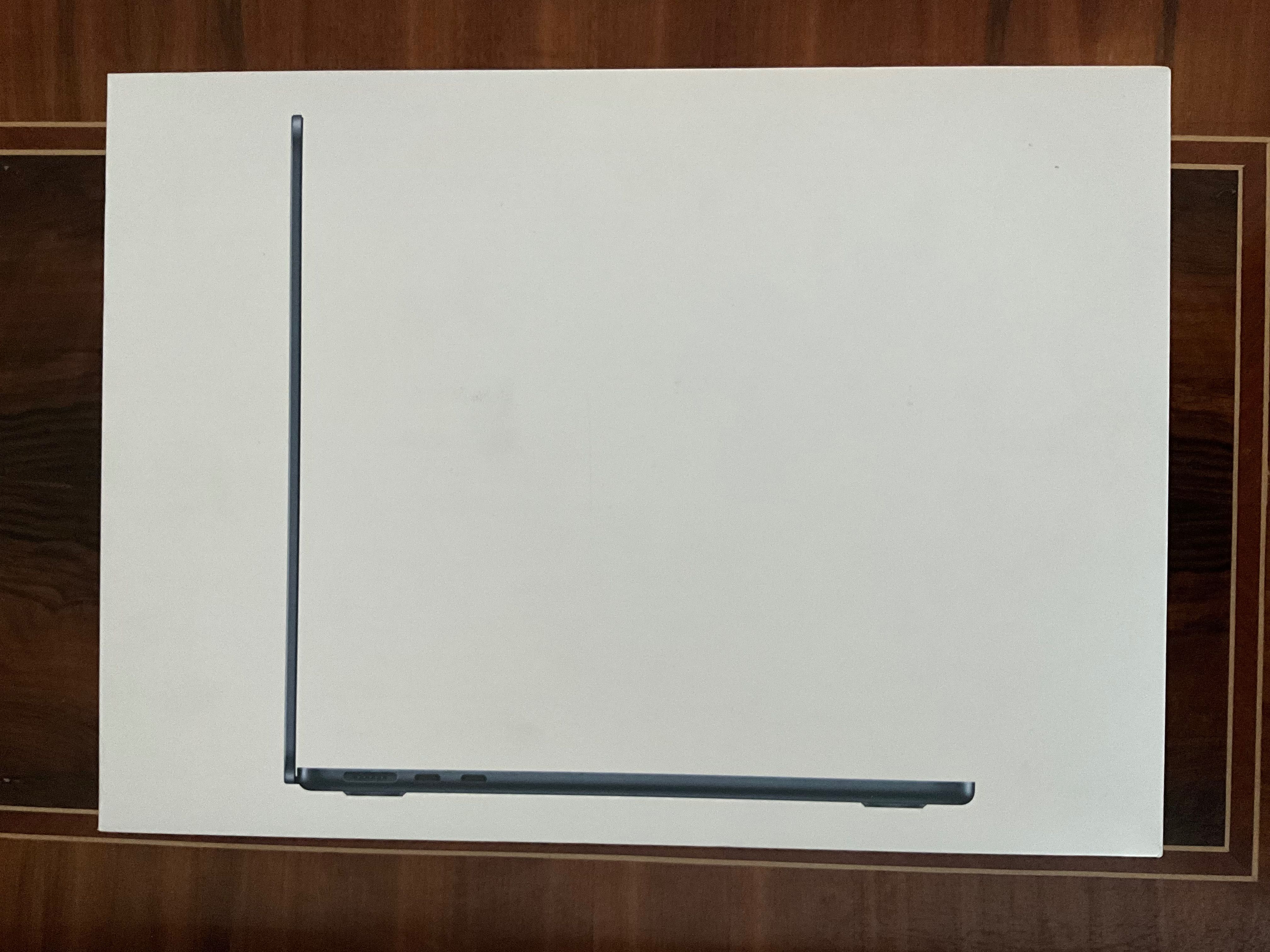 Apple MacBook Air 13''M2, 8-core CPU,8-core GPU, 256 GB - Midnight