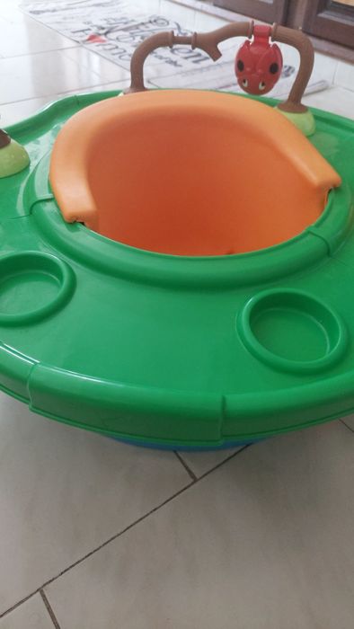 Assento com actividades para bebé