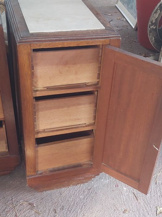 Mesinhas de cabeceira antigas