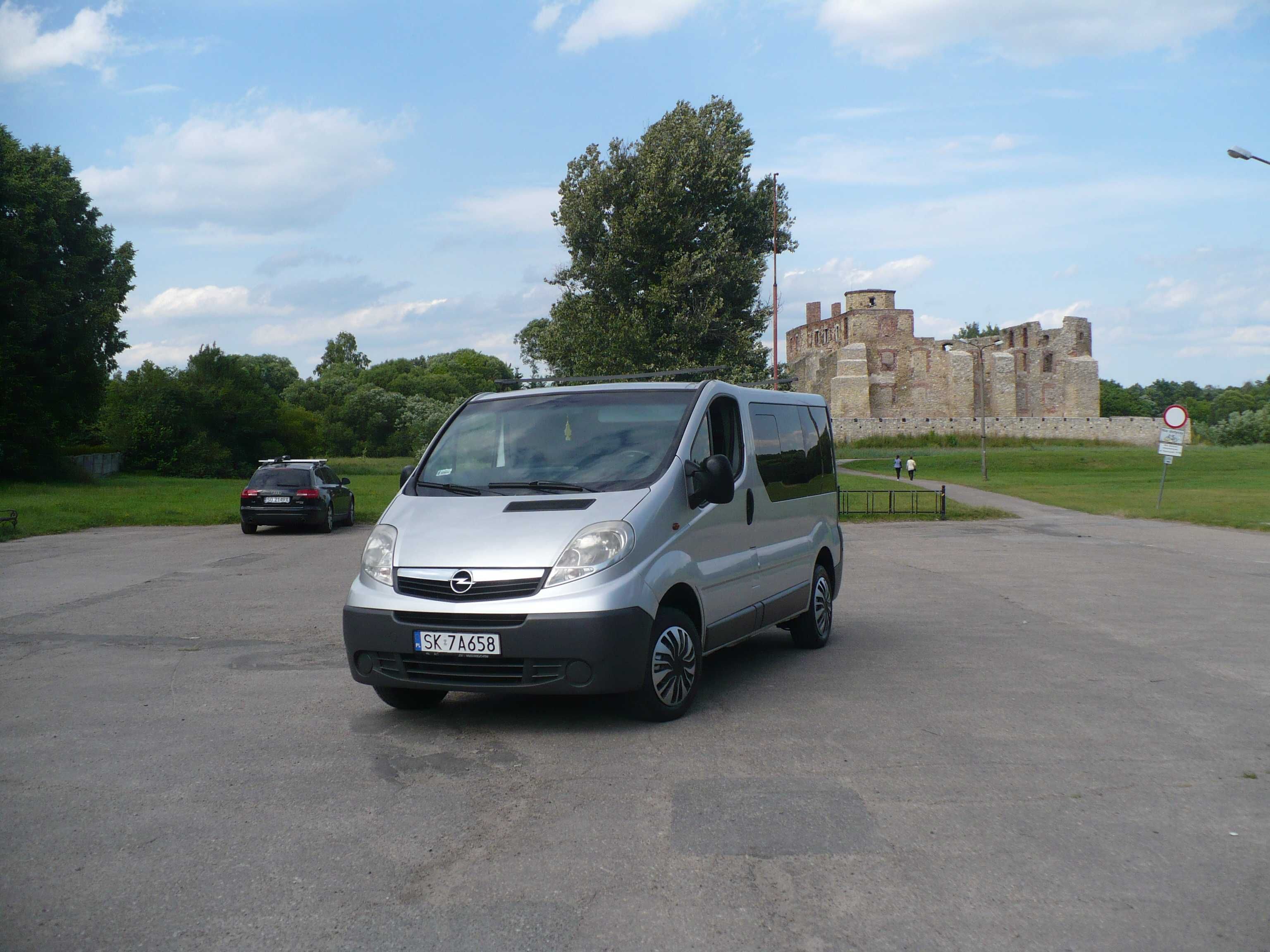 Opel Vivaro Trafic 9 OSÓB Klima Tempomat Zadbany
