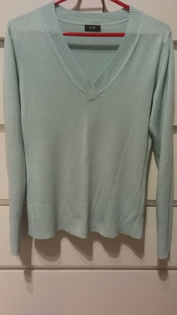 Sweter damski w serek F&F 40