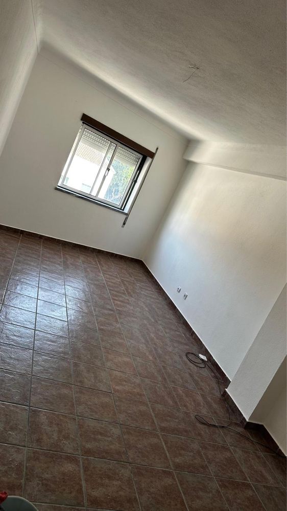 Apartamento T3 com Suíte, Lareira e Varanda – Abrantes (Chainça)