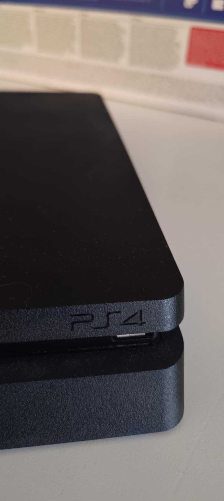 Konsola PlayStation 4