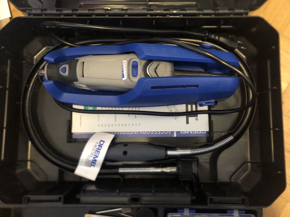 Dremel 3000 z mikrowiertlem szlifierka