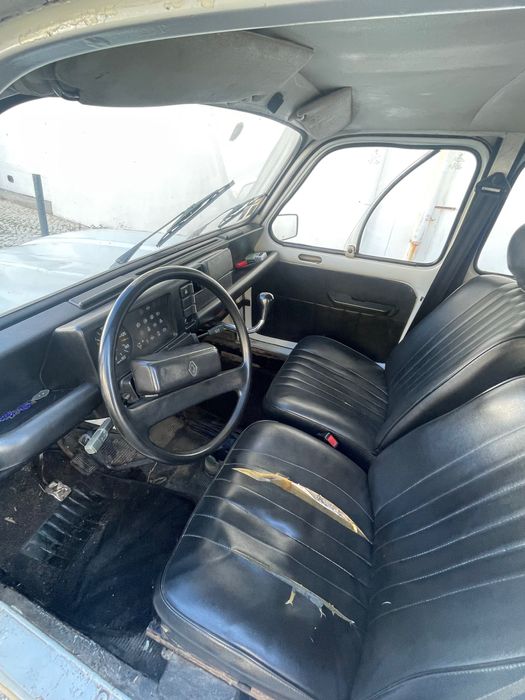 Vendo Renault 4l anda diariamente
