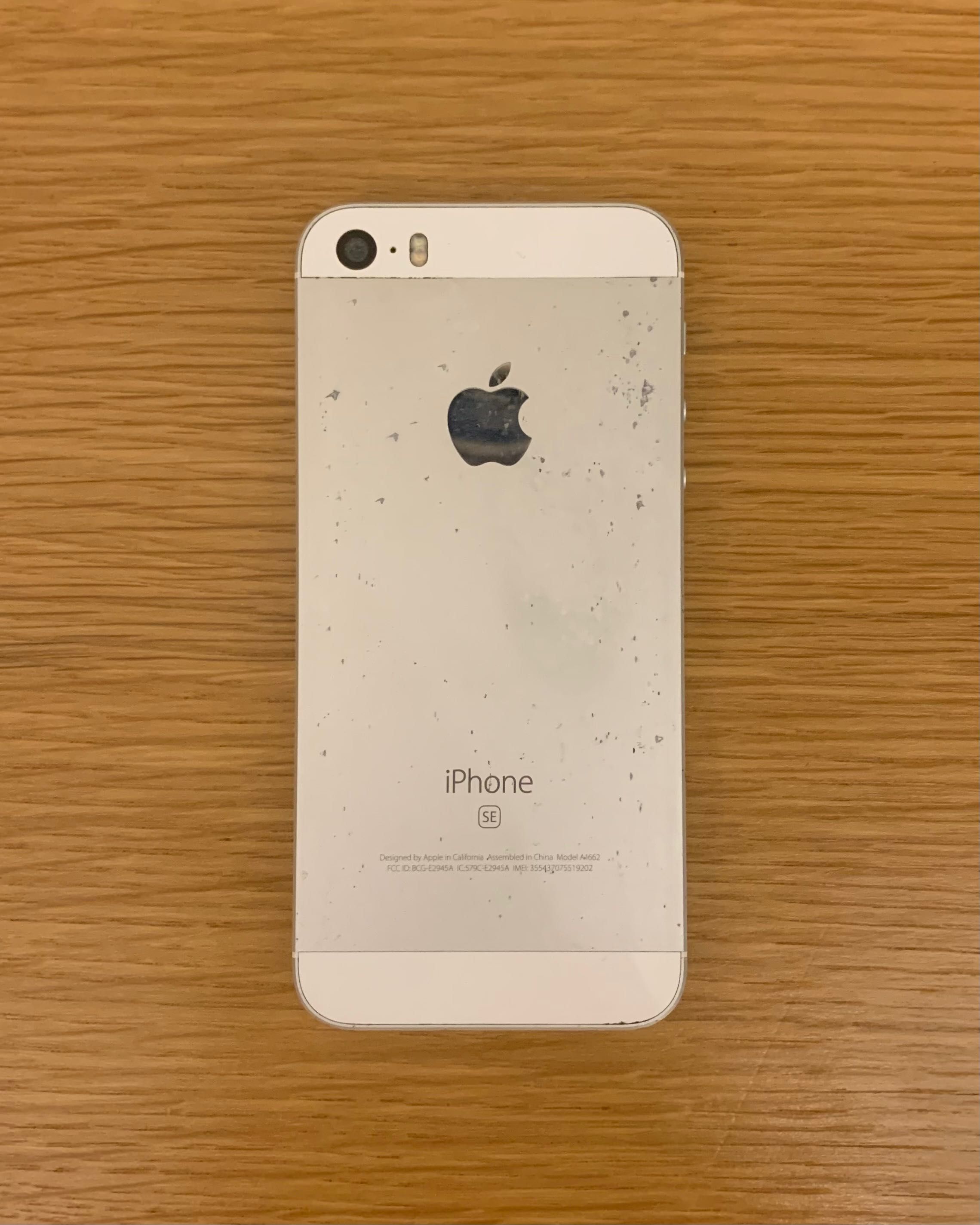 iPhone SE (64GB)
