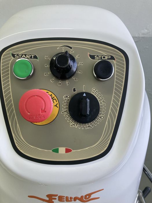 Batedeira industrial Felino 40 Kg com raspador e manta térmica