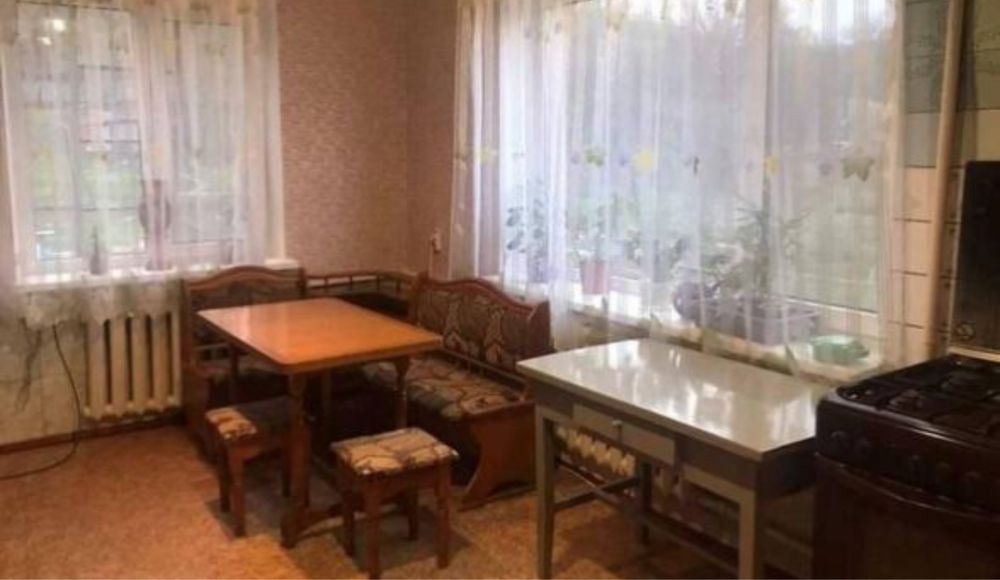 Здається будинок . Можна на місяць