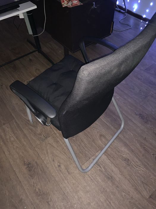 Офісні крісла 2 шт..