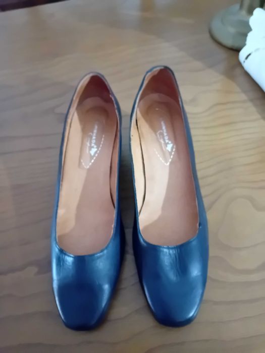 Sapatos Femininos Clássicos – Pele Azul, Salto Médio, Bico Quadrado