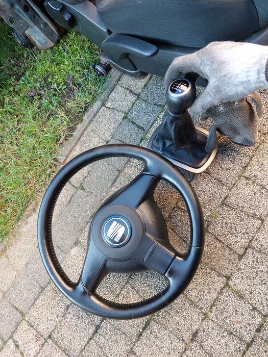 Kierownica gałka zmiany biegow mieszek seat leon 1