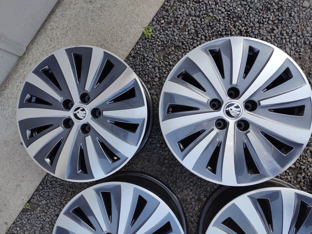 Felgi 5 x 112 R17 Skoda Octavia III IV karoq Superb Oem jak nowe
