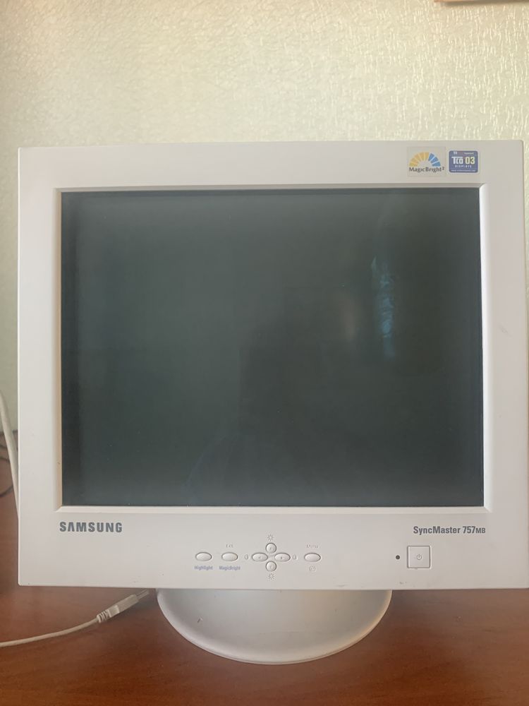 Монитор Samsung SyncMaster 757mb