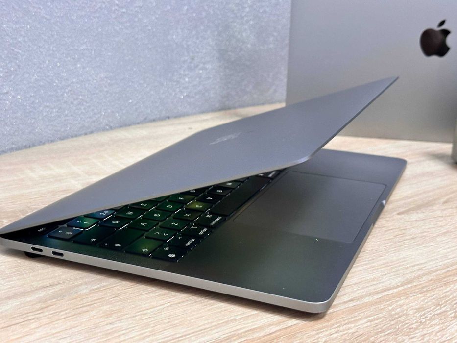 Apple MacBook Pro M1 2020 with TouchBar 16Gb RAM/256 Ідеал Макбук Про