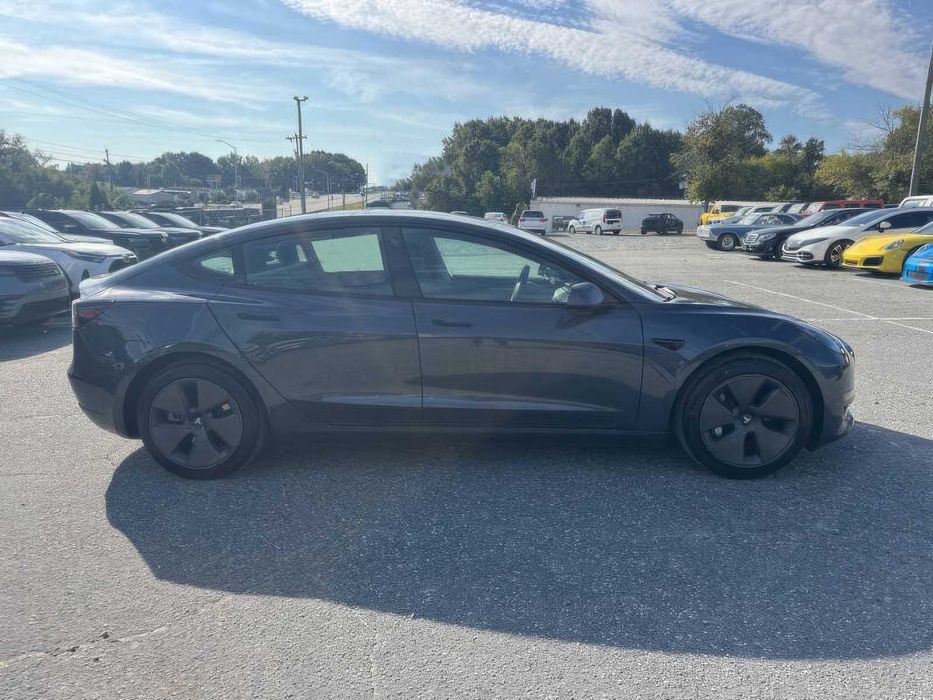 Tesla Model 3      2023