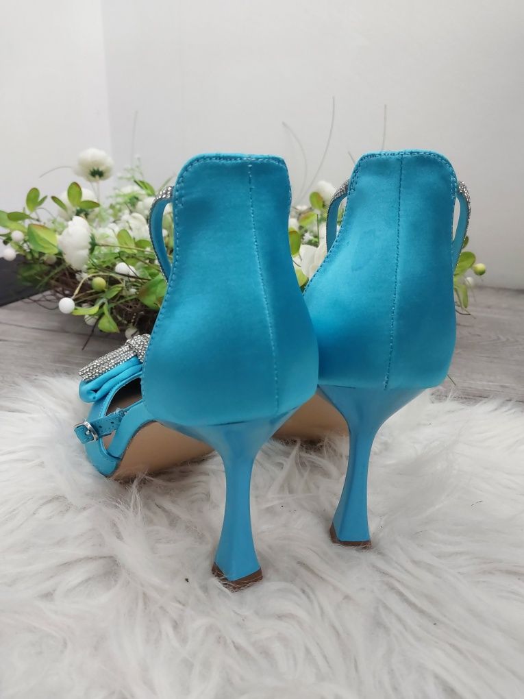 Piękne niebieskie buty szpilki z kokardami 39