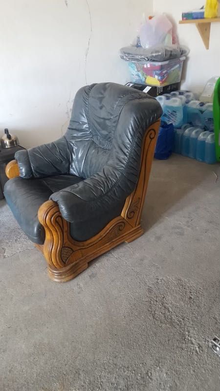 Fotel skórzany z szufladą