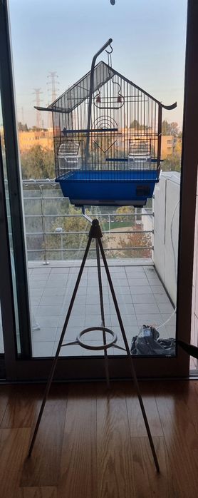 Gaiola para pássaros com suporte