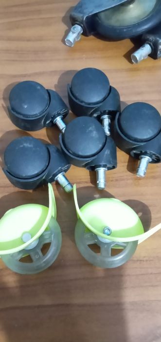 Колеса 2 шт  на литой резине