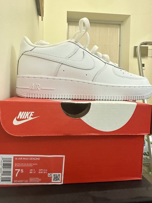 Кроссовки Nike