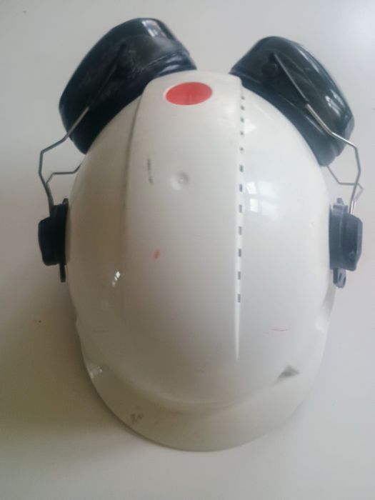 Kask ochronny na budowę z certyfikatem