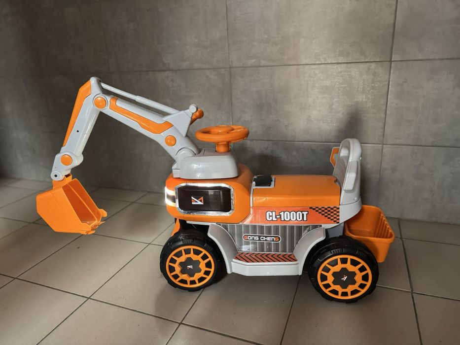 Продам дитячий екскаватор на акумуляторі