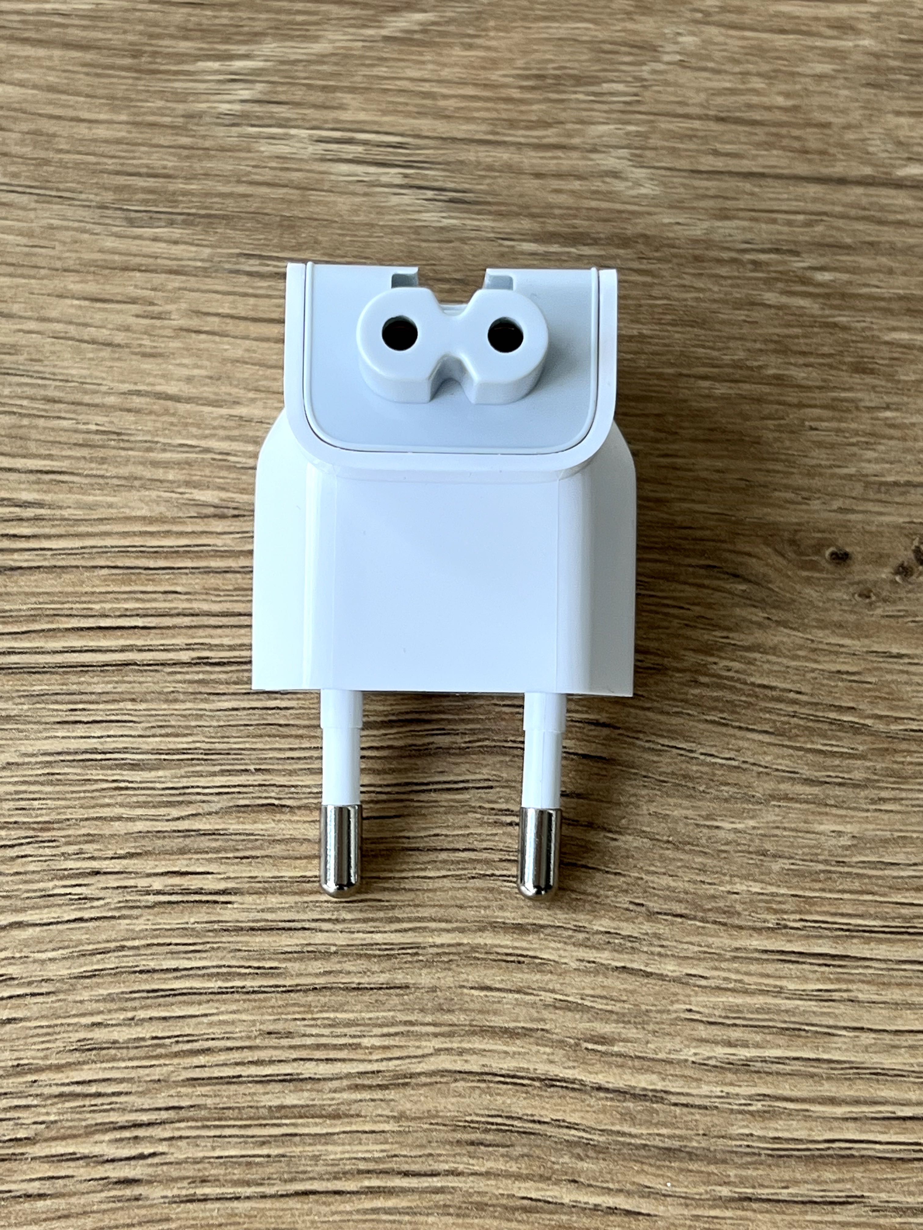 Оригінальний перехідник євро вилка Apple Euro Plug Adapter зарядка