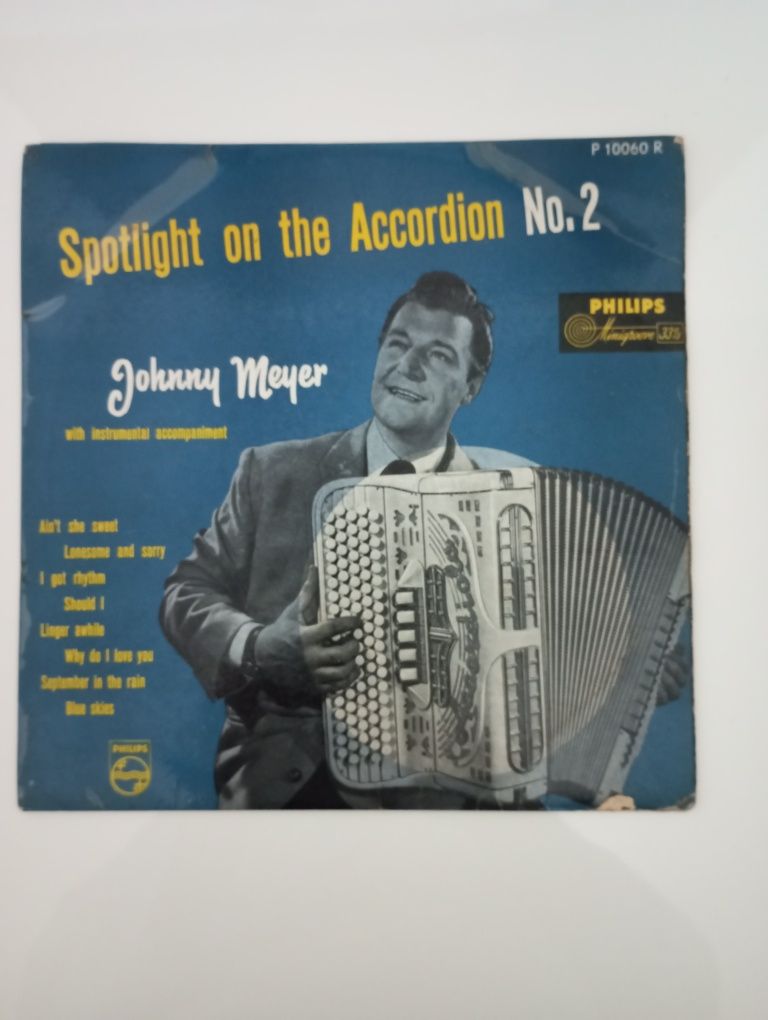 Spotliht on the accordion de Johnny Meyer