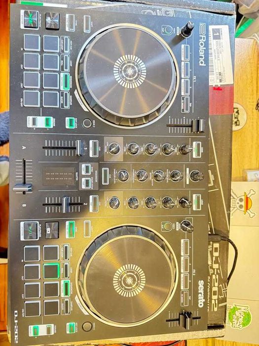Roland DJ-202 - Controlador DJ de 2 Canais para Serato
