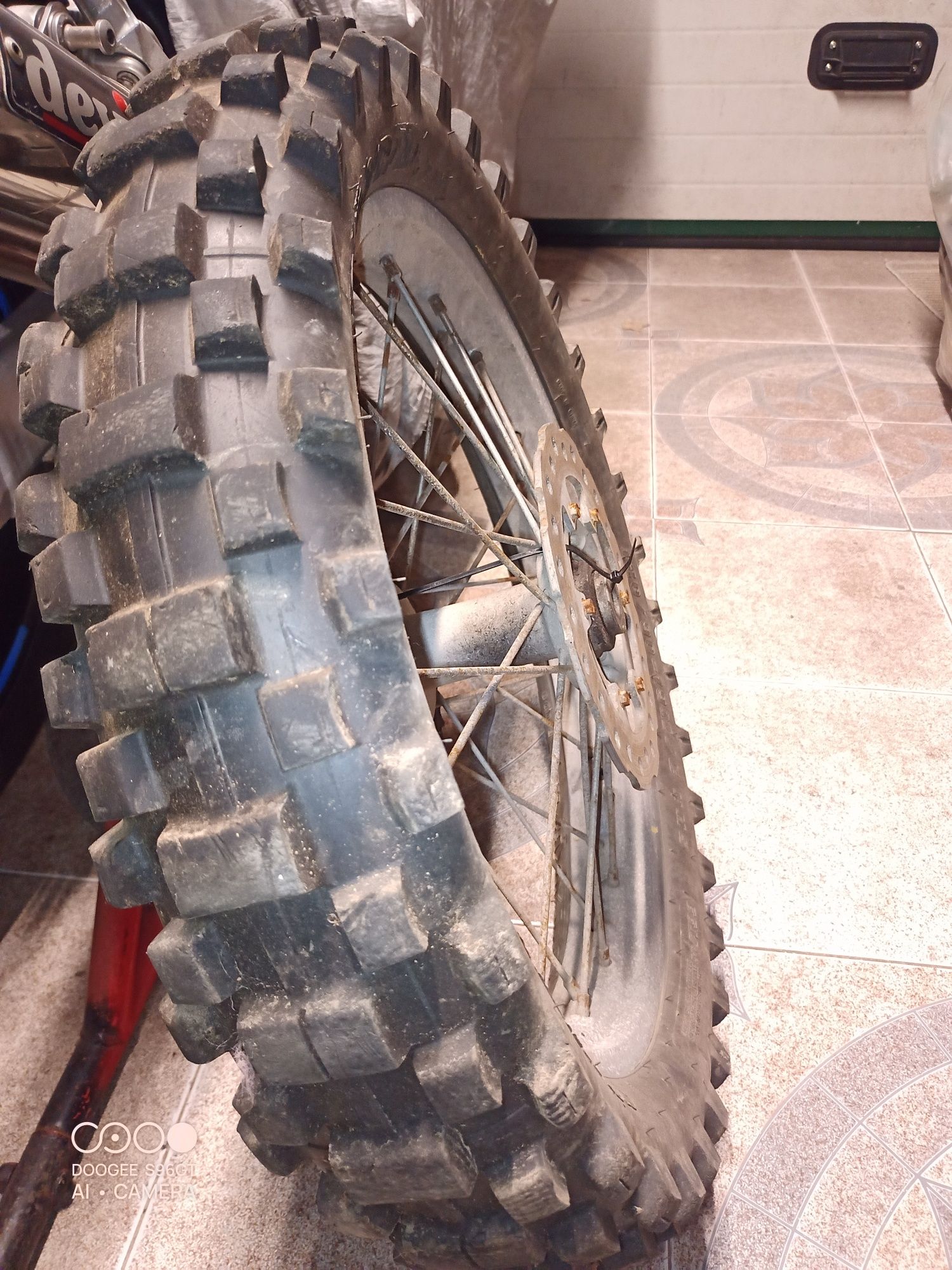 Roda 19 KTM com pneu