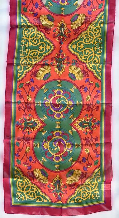 Echarpe de Pescoço Oriental, Nova