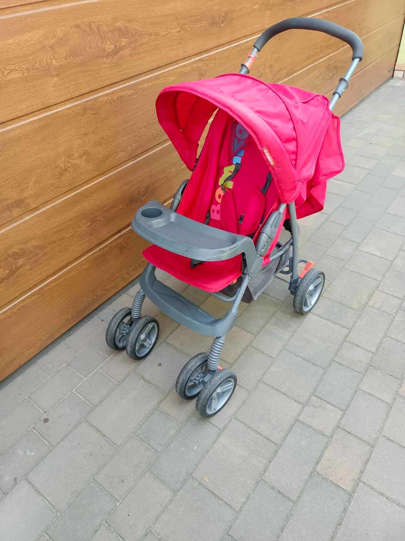 czerwony wózek dla dziecka