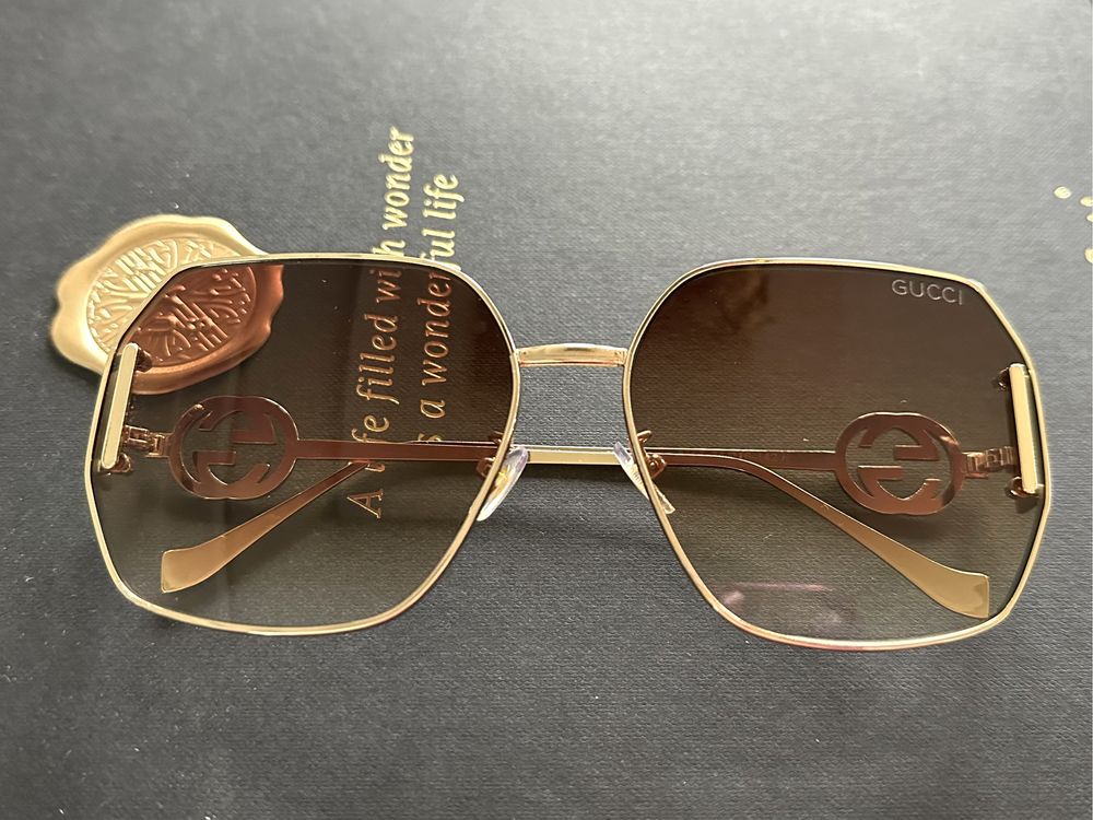 Gucci okulary przeciwsłoneczne z logo na bokach