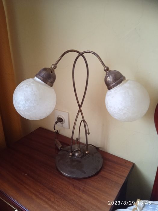 Lampka nocna z 2 kloszami