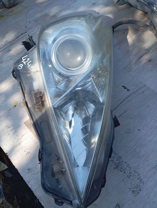 TOYOTA PRIUS PLUS - lampa przód prawa lewa