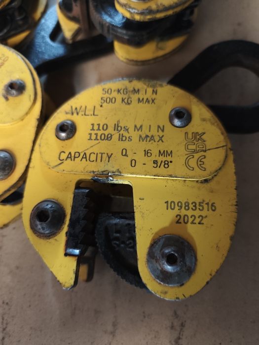 Uchwyt do podnoszenia blachy