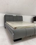 Ліжко двохспальне з матрацом і підйомним механізмом у велюрі