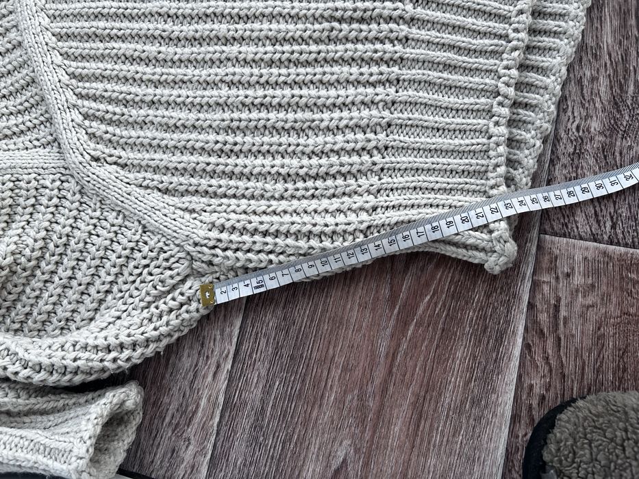 светр з горловиною  hm s