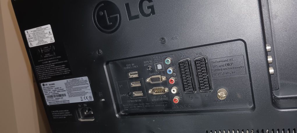TV LG e monitor modelo LG3050