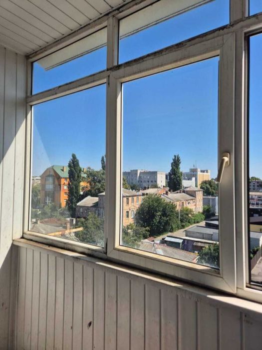 2х-кімнатна в центрі під ремонт.