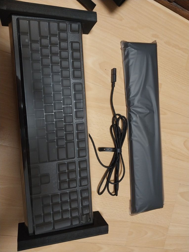 Клавіатура дротова Razer Ornata V2 USB RU (RZ03-03380700-R3R1