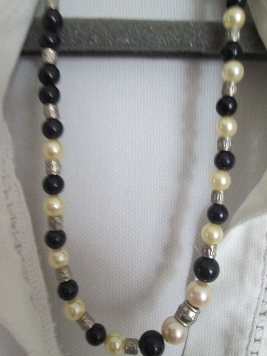 Vários colares como novos