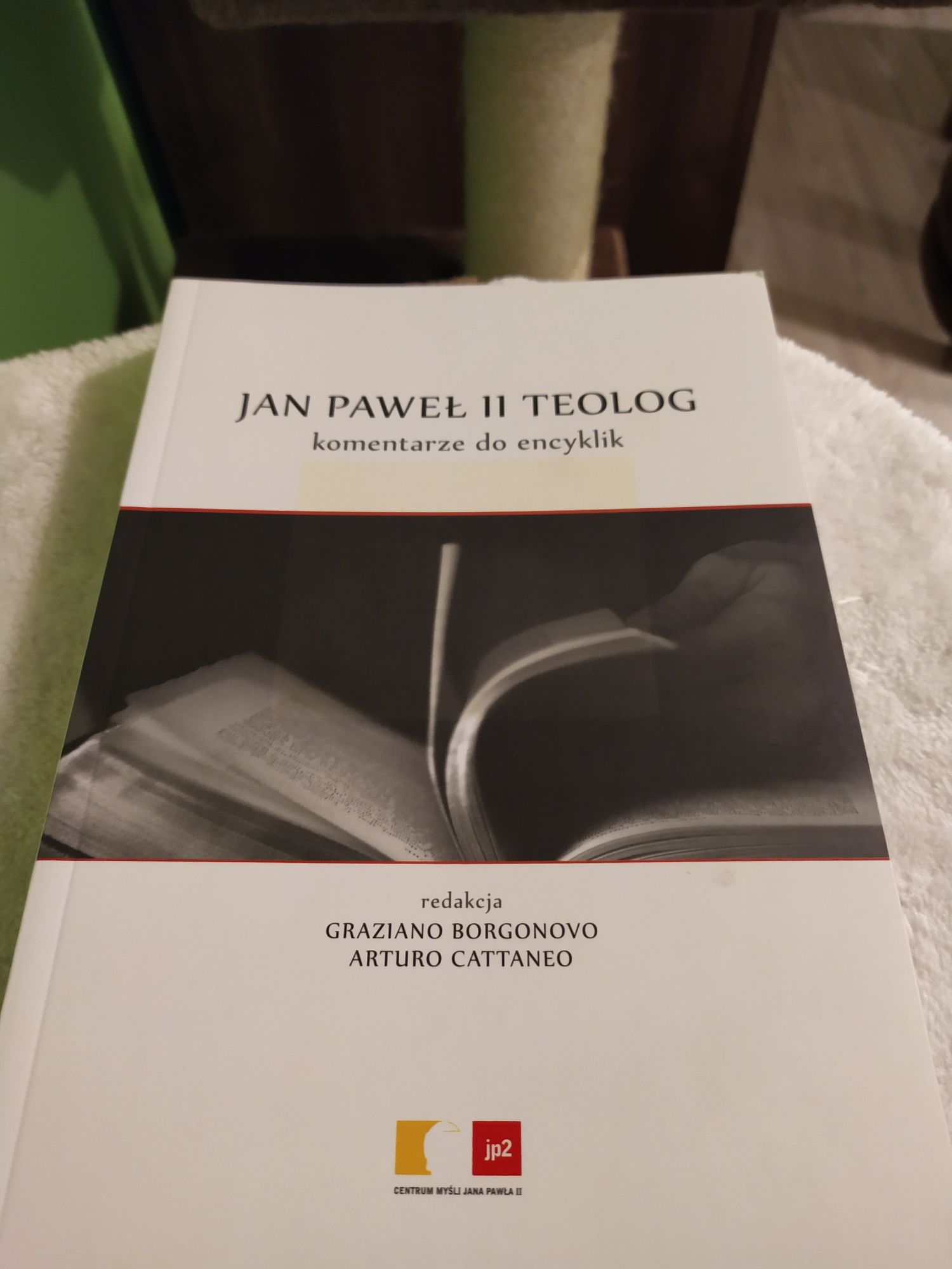 "Jan Paweł II. Komentarze do encyklik".