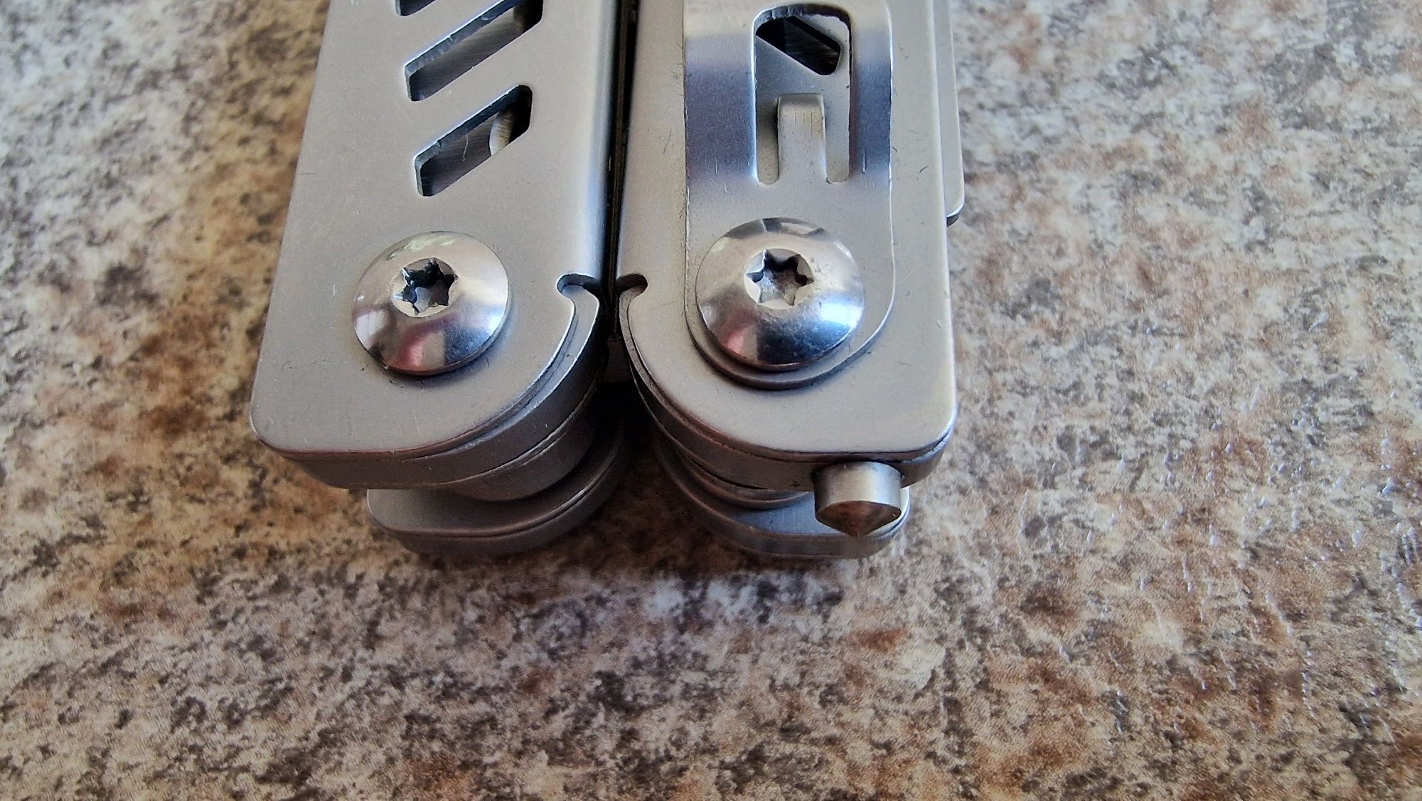 Multitool jak Leatherman Wave