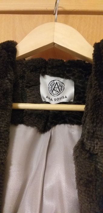 Casaco de pelo com capuz