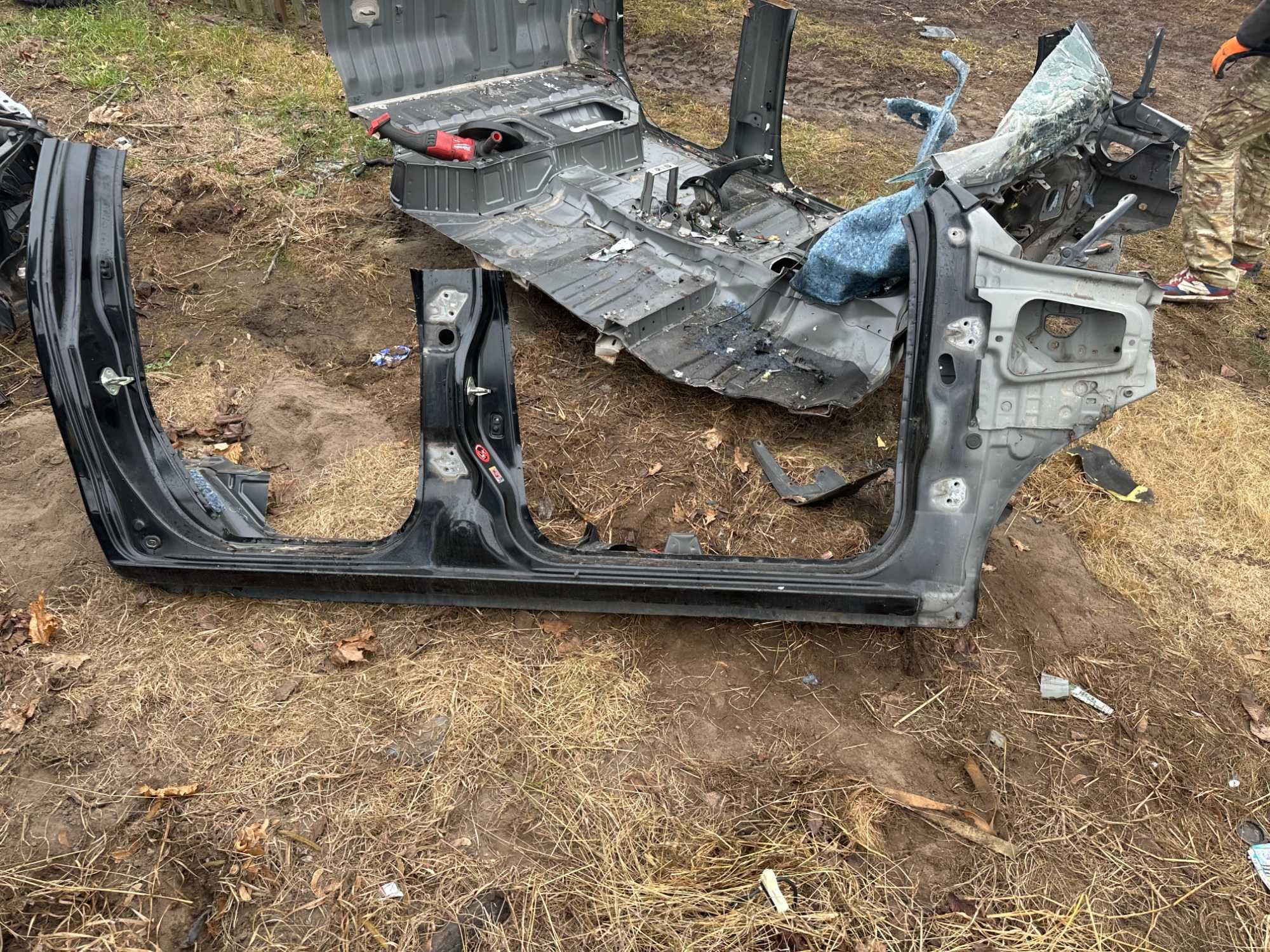 Isuzu D-Max II 12-19 Próg Cięty Prawy Bok Słupek