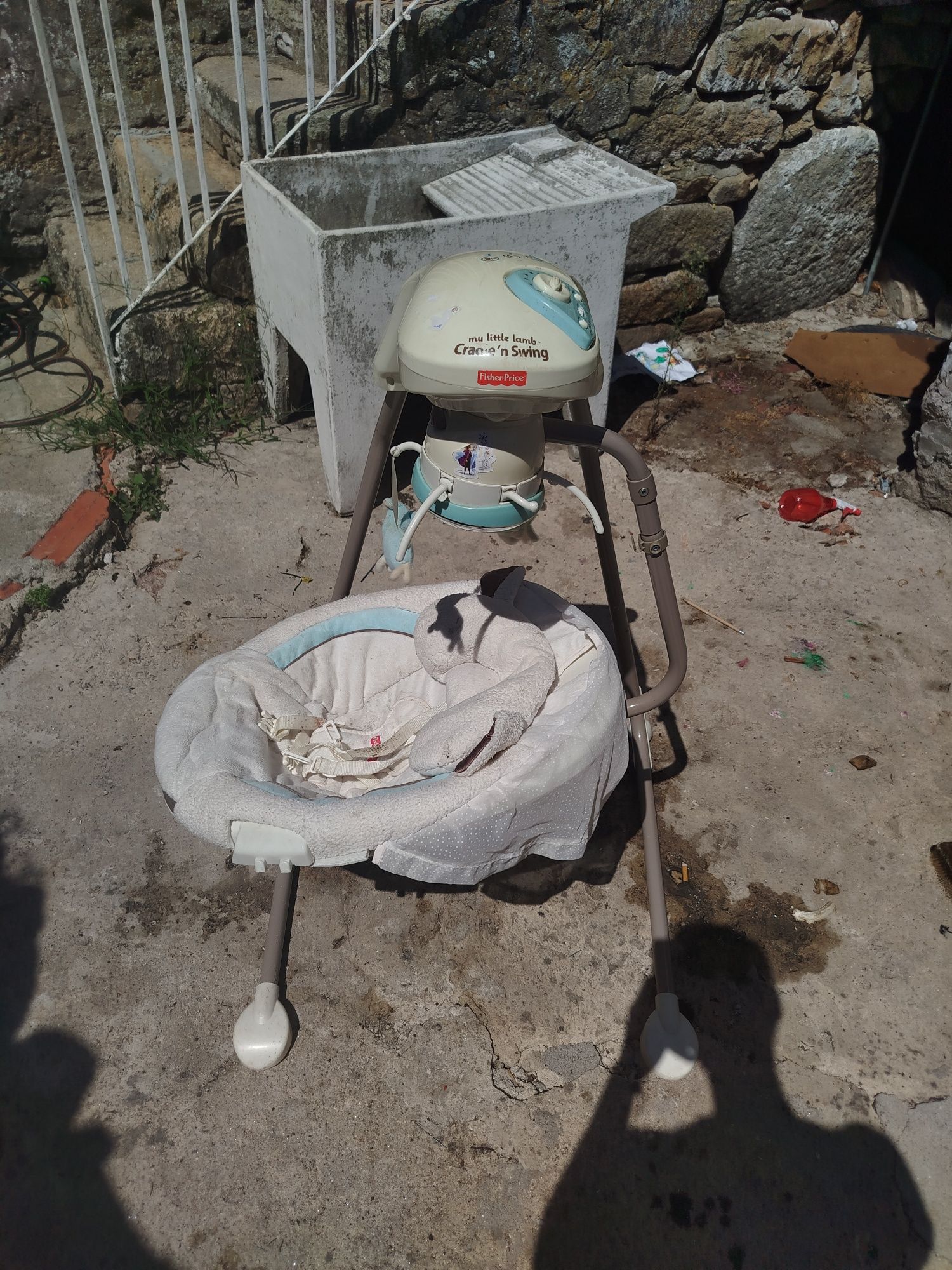 Cadeira de balanço, marsupio e saco de dormir para bebê