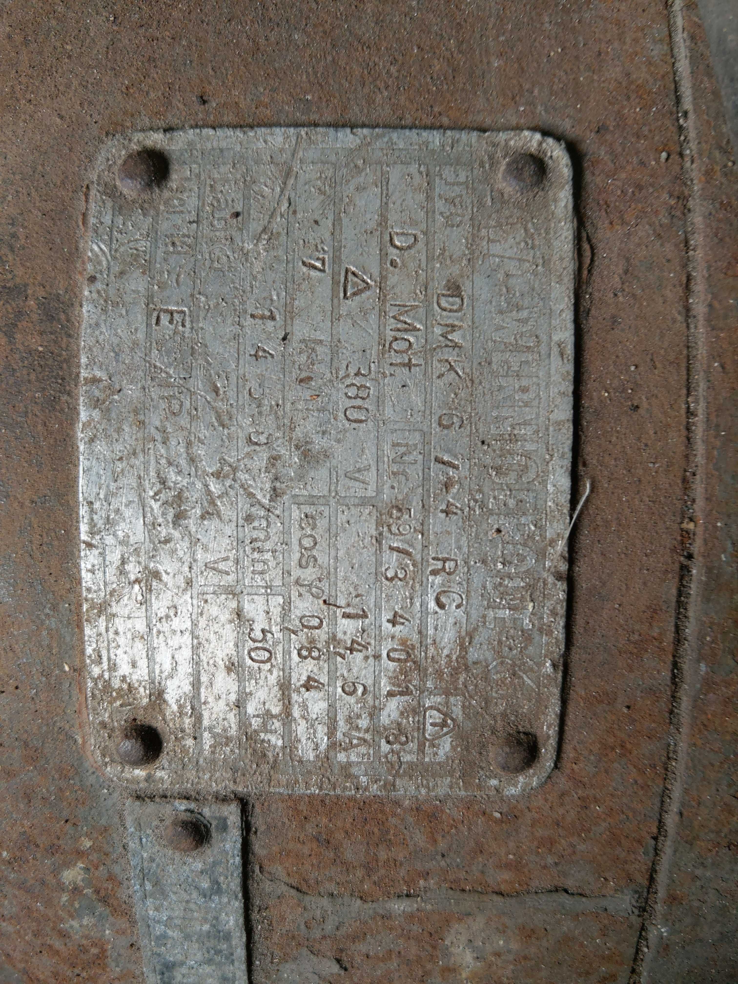Silnik 3-fazowy 7kW 1450obr/min, koło pasowe, mocowanie do podstawy