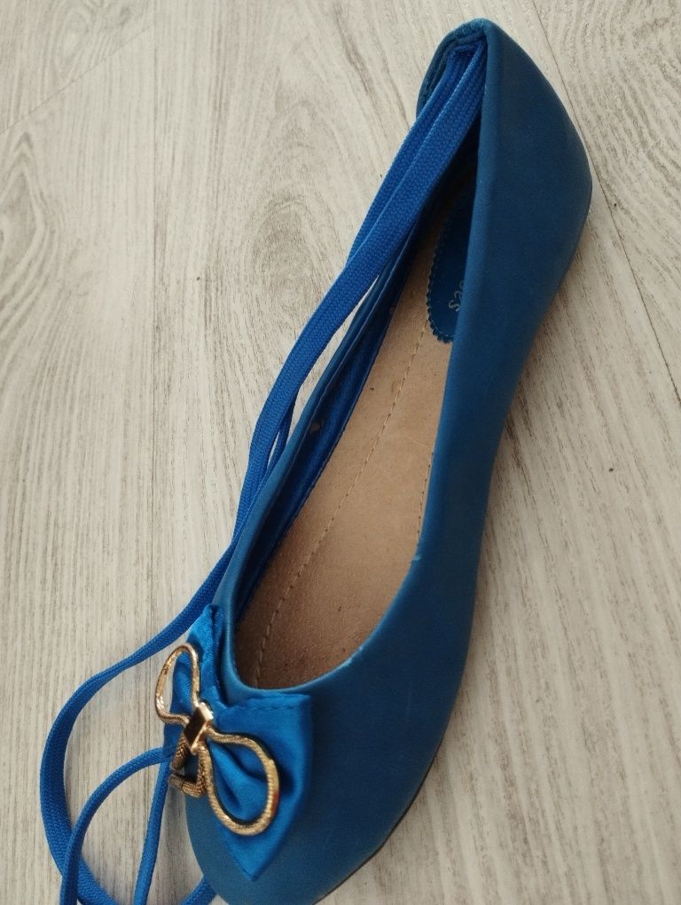 Piękne chabrowe baletki, 38